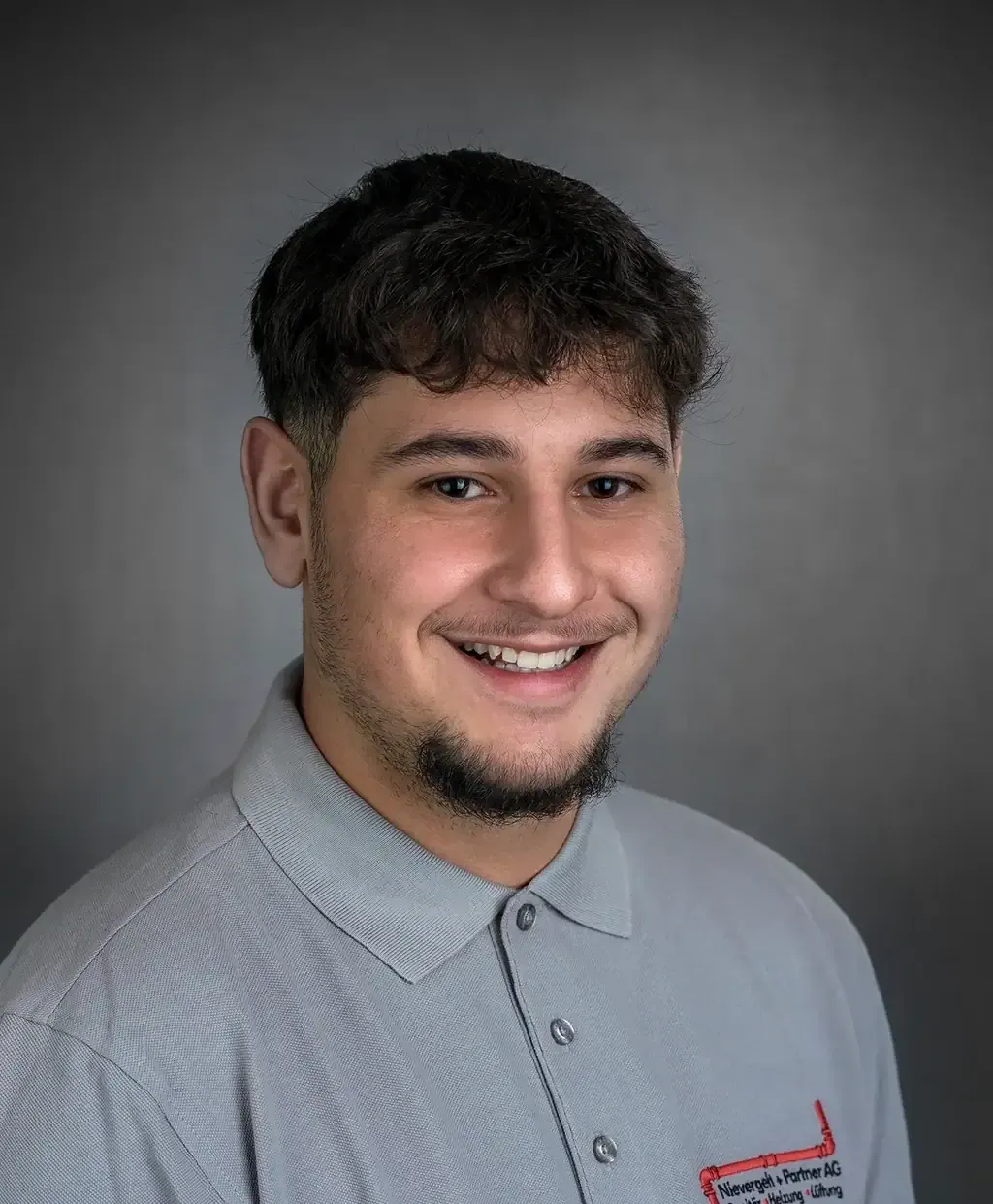 Porträt Isik Deniz – Nievergelt + Partner – Sanitär | Heizung | Lueftung